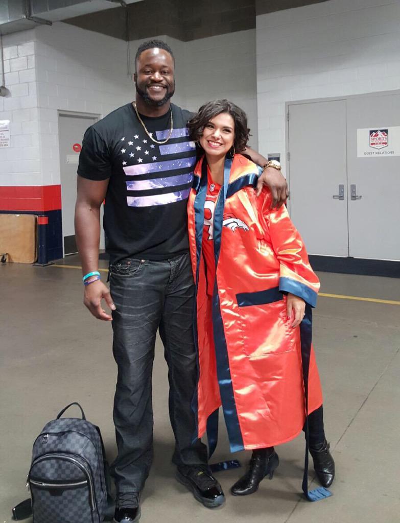 BelenNBCLA's tweet photo. Great equipment demonstration @ANU_NIKE91 😉 The cherry on top for #crushnightout. @Broncos #magicKenny http://t.co/QOYX8FzwPP