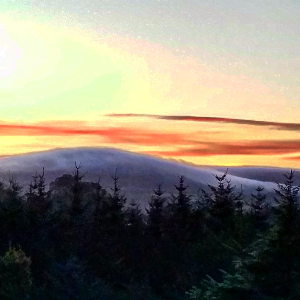 Sunrise this morning is beautiful up in the Sperrins between Claudy, Park and Feeny <a href="/barrabest/">Barra Best</a> <a href="/newslineweather/">IrishWankers</a>