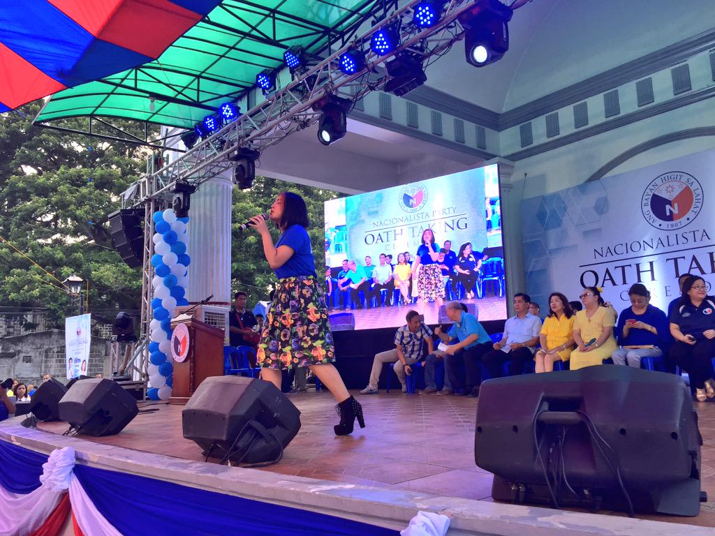 jullianeloved's tweet photo. Ramonne Rodriguez, former #VoicePH finalist, & Ronald Celebre perform before LP oathtaking starts. #VotePH2016 http://t.co/6yjFYscsb6