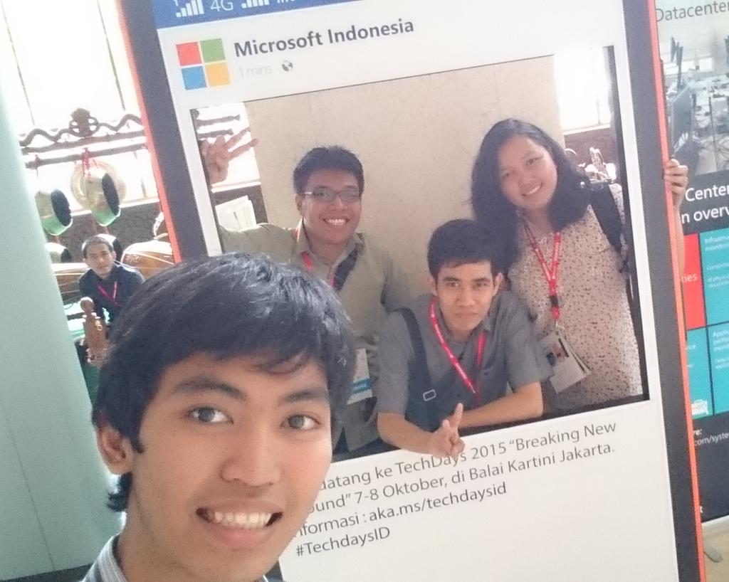 Henoch_JC's tweet photo. Bukan saya tapi kami datang ke TechDays 2015 "Breaking New Ground" #TechDaysID #OpenSourceOnAzure http://t.co/B8HRm9462z