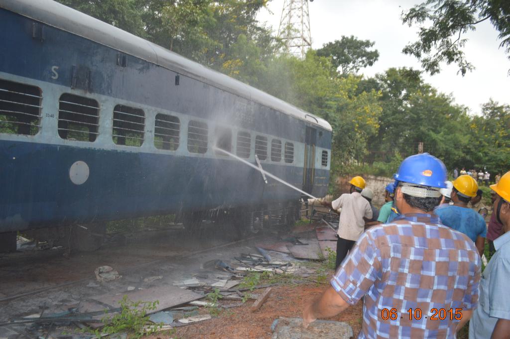 MCS_Workshop's tweet photo. Mock drill for fire safety under Swachh Bharat  Abhiyaan on 06/10/15 @MCS_Workshop @eastcoastrail @RailMinIndiawas.. http://t.co/c6UNEwjE4I