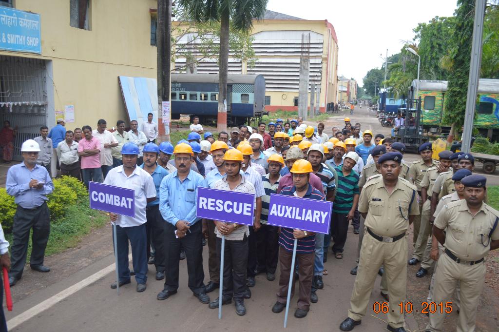 MCS_Workshop's tweet photo. Mock drill for fire safety under Swachh Bharat  Abhiyaan on 06/10/15 @MCS_Workshop @eastcoastrail @RailMinIndiawas.. http://t.co/c6UNEwjE4I