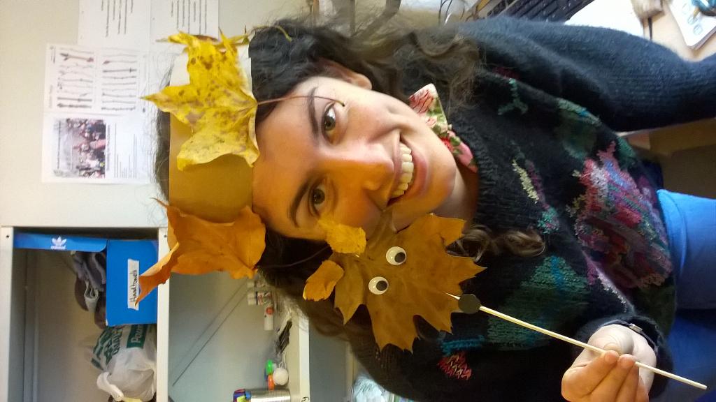GardenBrockwell's tweet photo. Maia is getting crafty practicing our pre-school autumn crafts #family #kids #crafty http://t.co/QBN4aZeTaZ