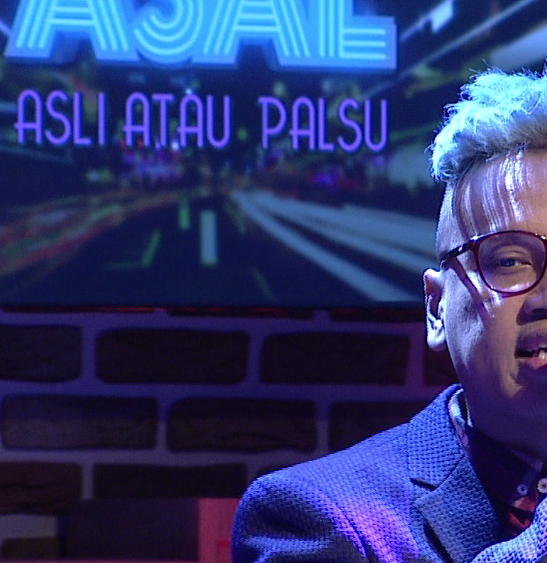 TRANS7's tweet photo. Yuk, tebak-tebakan! Potongan foto ini adalah bintang tamu @ASAL_Trans7 malam ini pkl 20.30 WIB. Ada yg tahu siapa? http://t.co/h03VKzcsdi