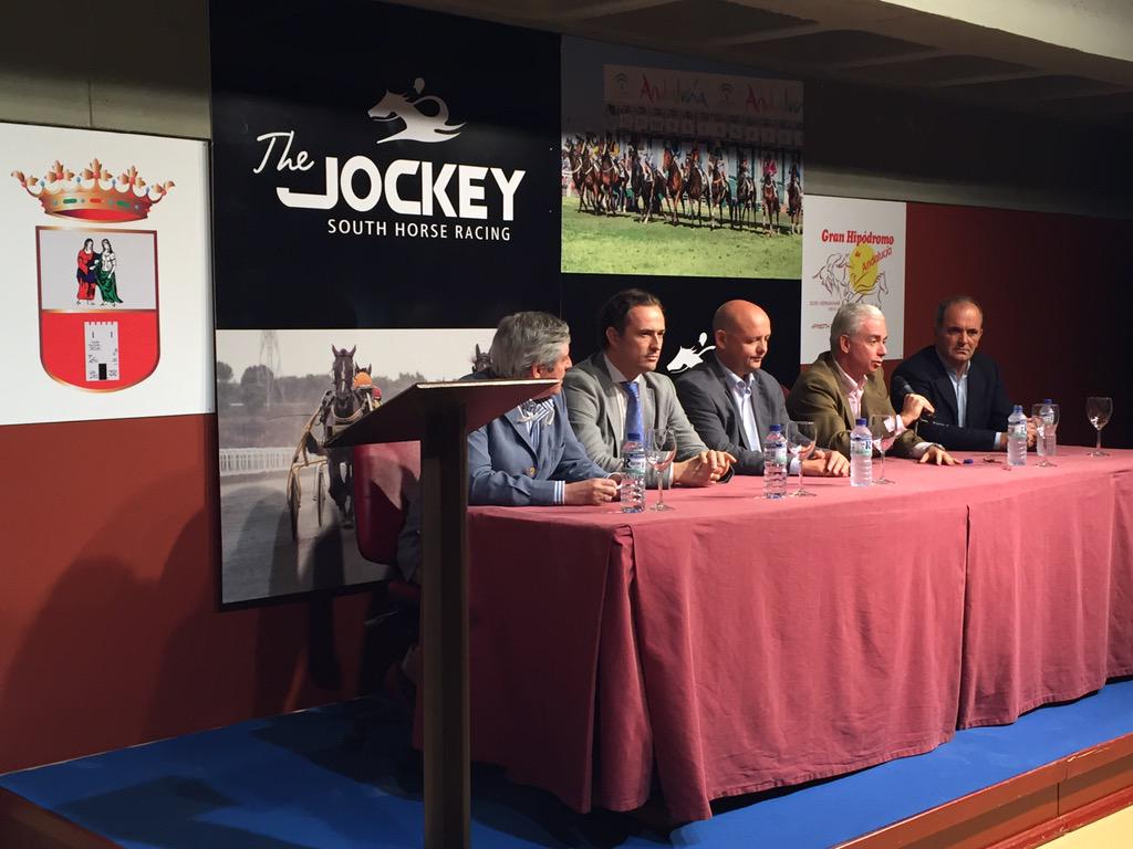 En un par de horas tenemos carreras de caballos en Gran Hipódromo de Andalucía #DosHermanas youtube.com/watch?v=L-viPp…