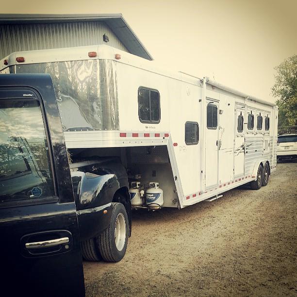 EQPpics's tweet photo. Post by zimerin: Ponies are loaded, St Louis here we come!! #usdf #usdfregion4 #dressage http://t.co/dc0lIhb0hx