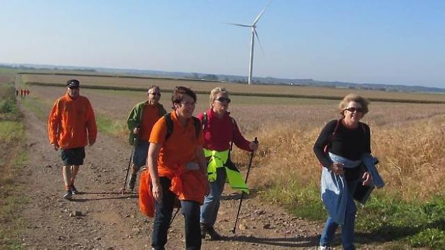 LeBernard85560's tweet photo. Une randonnée aux pieds des éoliennes http://t.co/Mmhn3oAm9w http://t.co/l4Lo51Zk6C