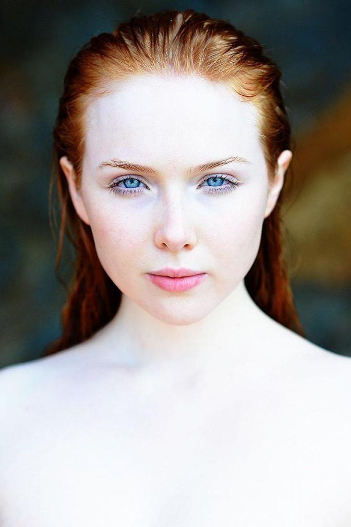 Muchas felicidades a la preciosa Molly C Quinn que cumple 22 años
Happy birthday   