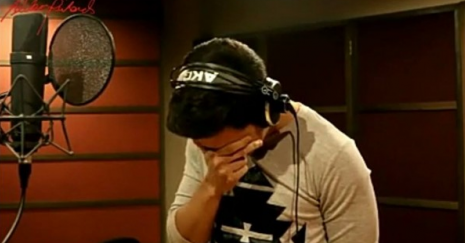 inquirerdotnet's tweet image. Emotional Alden Richards tears up while recording ‘God Gave Me You’ inq.ph/emotionalricha… #ALDUB12thWeeksary