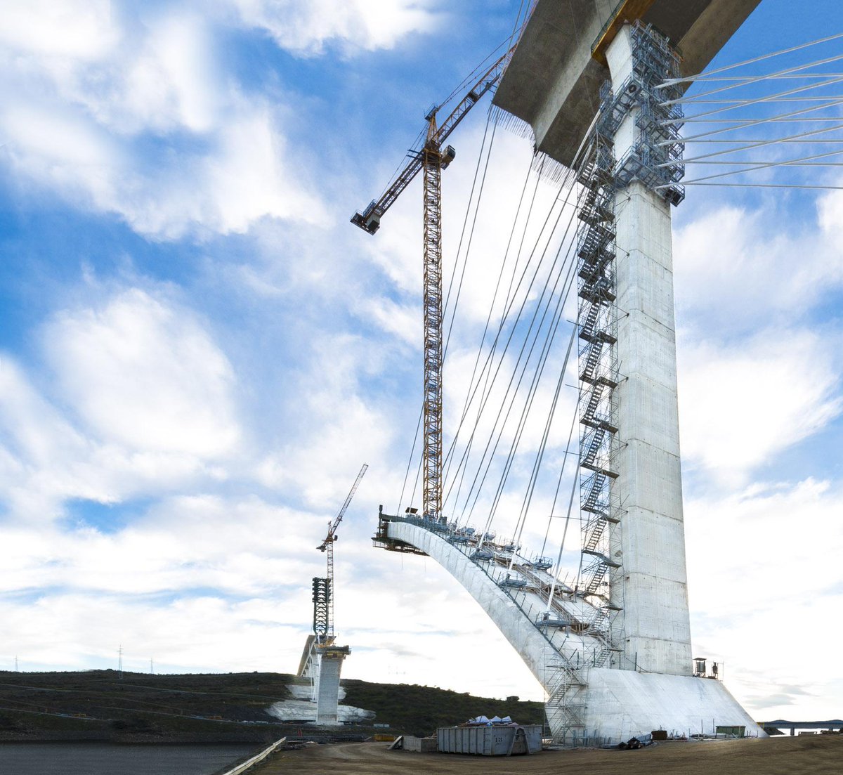 #Puente de <a href="/CFC_engineering/">CFCSL</a> sobre el río Tajo en el embalse de #Alcántara para el ferrocarril de alta velocidad.
