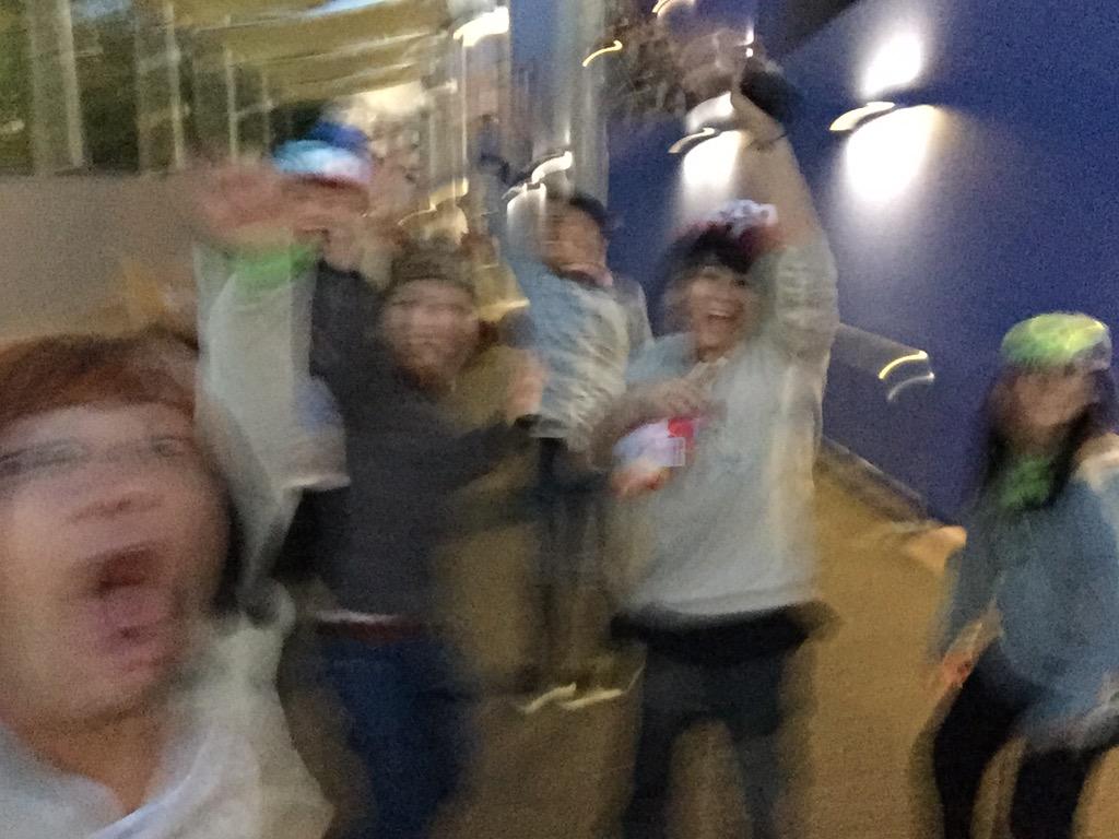 TO_TETSUYA's tweet photo. 【東京】マホト＆ヘキトラ
【大阪】タケヤキ
【愛知】東海オンエア
【社会人】カイト
が一同に会する最強のユニバでした。
楽しい思い出をくれた全ての人と物とゾンビに感謝。
4枚目は人が集まりすぎて裏に一旦避難した時のガチな解放感です。 http://t.co/AHVpDS78WQ