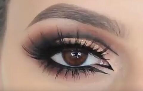 iambullullu's tweet photo. Si llego a 50rt subo vídeo "intentando" hacerme este maquillaje a mi misma #reto #maquillaje http://t.co/PqLV2NhlfN