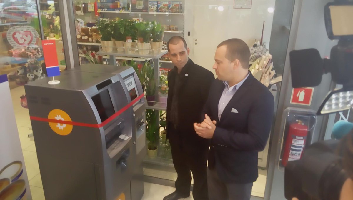 uporabnastran's tweet photo. Družba @GreComCompany je na @petrol Celovška cesta 226 v #Ljubljana postavila nov two-way #Bitcoin bankomat #BTCATM http://t.co/KoxGqjOmdx