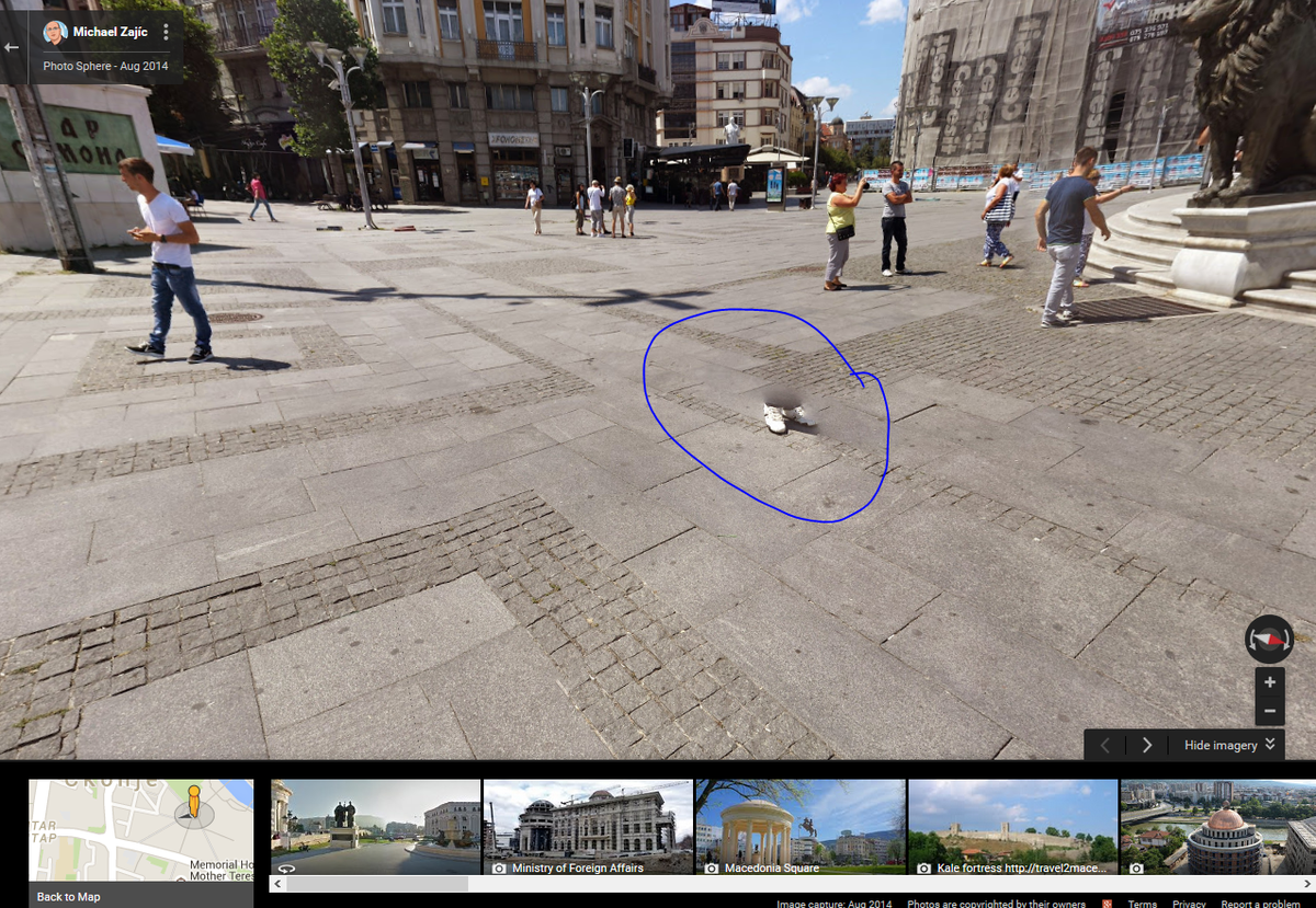 dArsovec's tweet image. Не сакам да дигам паника ама на Google Street View на Плоштад Македонија има НЕВИДЛИВ ЧОВЕК!!
google.mk/maps/@41.99584…