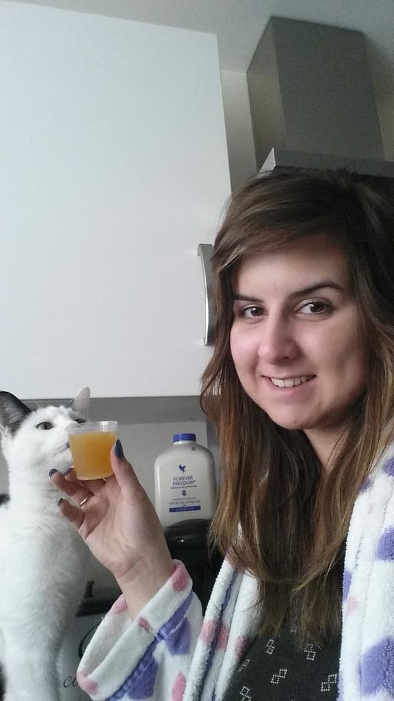 emmadancing123's tweet image. Morning everyone hope you all have a lovely day 😊 #stoke #morningroutine #nomakeup #catslove