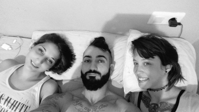 #GoodMorning, al natural @_Lilyan_ @Jimena_Lago http://t.co/8PwGBAKLS2<a href="/tag/goodmorning"class="tags">#GoodMorning</a><a class="tags" href="/tag/_lilyan_">@_lilyan_</a><a class="tags" href="/tag/jimena_lago">@jimena_lago</a>