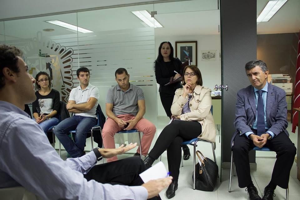 LanZamEmpleo's tweet photo. Este pasado martes tuvimos una mesa redonda en el Colegio de Graduados Sociales sobre Asesoramiento Laboral. http://t.co/7nAqY3E9My