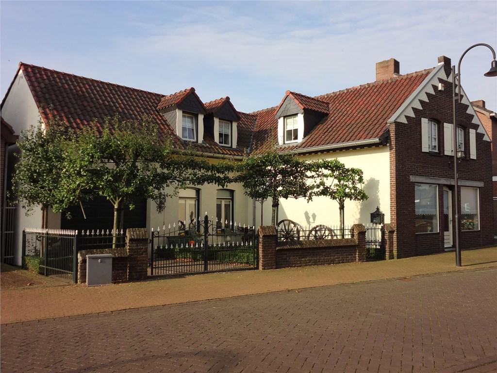AccommodatieNL's tweet image. Uniek gelegen gerenoveerde vrijstaande #woonboerderij #tekoop in Vlodrop 
coriomakelaars.nl/13-79fb-70703/…? #bedrijfsruimte