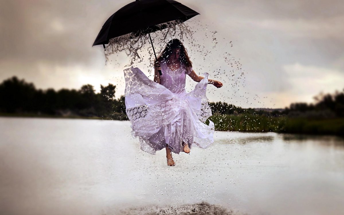 HandbagRaincoat's tweet photo. 💧💧💧 #OWNTHERAIN http://t.co/89khaNJ25L