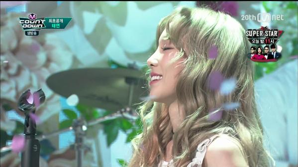 tamahomas's tweet photo. I CAN'T MOVE ON FROM THIS SCREEN CAP JUST LOOK AT THE CONTENTMENT IN HER FACE ;__; http://t.co/2rqXourkpX