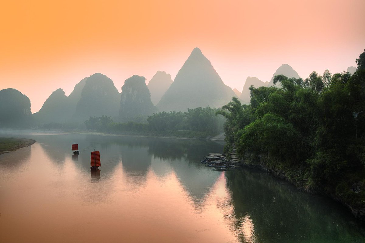 YellowkornerSG's tweet photo. [PIC OF THE DAY] Daniel Metz - Last Travel on Li River #yellowkornersg #limitededition #photography #danielmetz http://t.co/wVMI1KsbaL