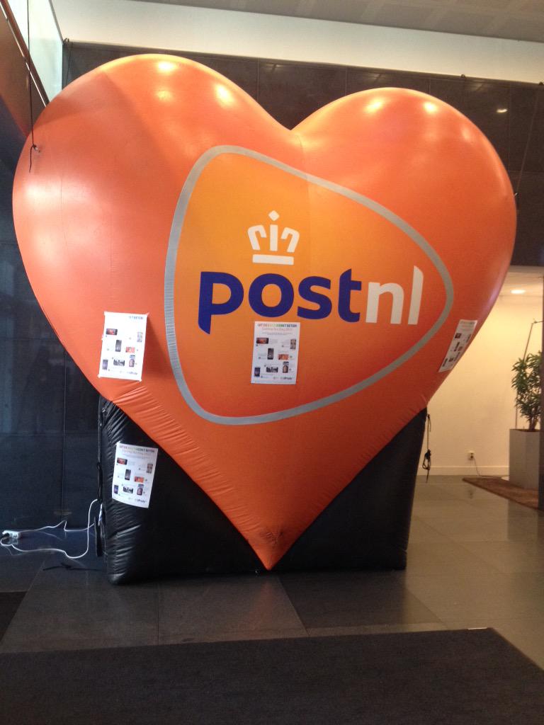 LettyPulles's tweet photo. Feel the #love @PostNL HQ vandaag! #LBGT http://t.co/pdBpfWKxbV