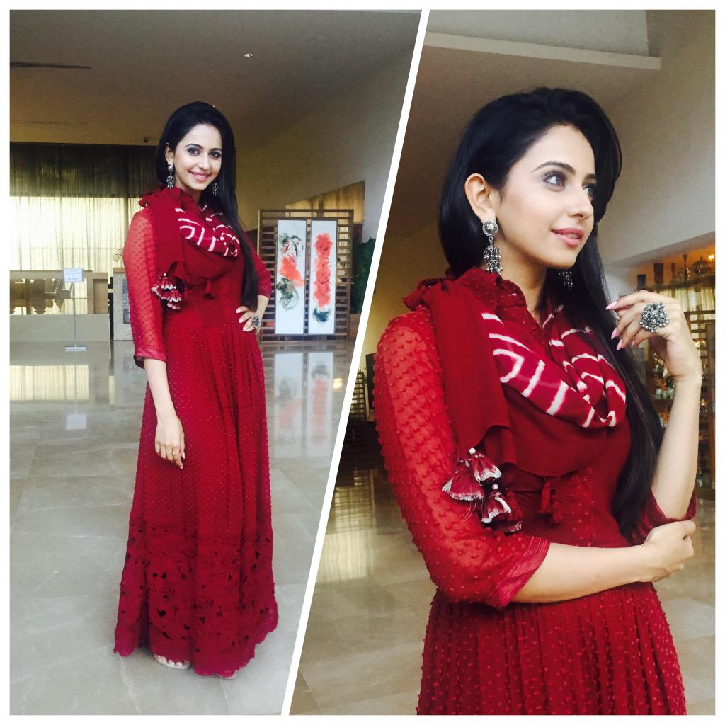 Rakul Singh (@rakulpreet) on Twitter photo Total desi in Verb by <a href="/PallaviSinghee/">pallavi singhee</a> and <a href="/amrapalijewels/">Amrapali Jewels</a> .. #BruceLeeTheFighter promotions <a href="/NeerajaKona/">Neerajaa Kona</a> Total desi in Verb by <a href="/PallaviSinghee/">pallavi singhee</a> and <a href="/amrapalijewels/">Amrapali Jewels</a> .. #BruceLeeTheFighter promotions <a href="/NeerajaKona/">Neerajaa Kona</a>