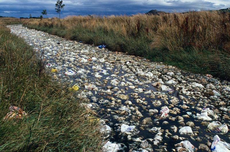 Every minute a garbage truck drops a full load of #plastic in the #ocean
But we don't see it
for.tn/1iPVPV5