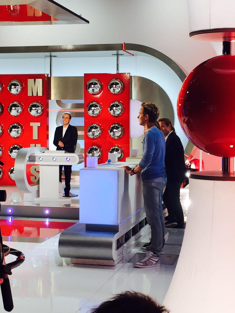 cyrilferaud's tweet photo. #Tournage #MoMoMotus #6000e avec le frérot @DamienThevenot
A découvrir jeudi prochain @France2tv #Culte http://t.co/pbTK67GL1S