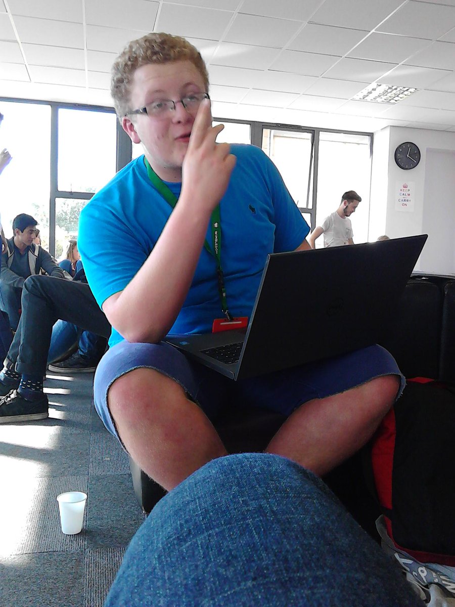 officialfblued's tweet photo. When he finally thinks of an idea for young enterprise, 6 months after it finished #petesgotproblems http://t.co/gKDCrezovF