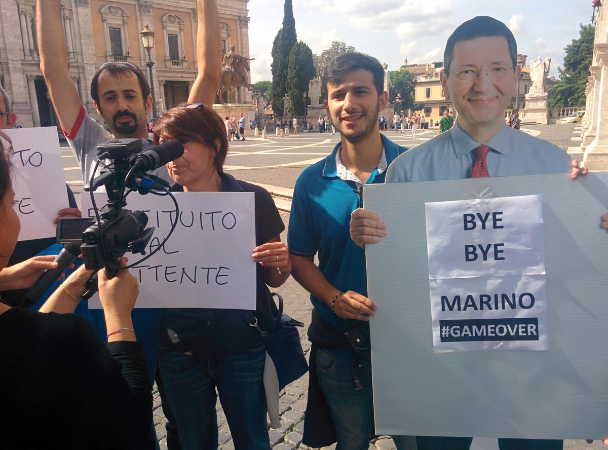 L'immancabile cartonato del <a href="/NCD_tweet/">Nuovo Centrodestra</a> #Roma <a href="/AngelilliR/">Roberta Angelilli</a>