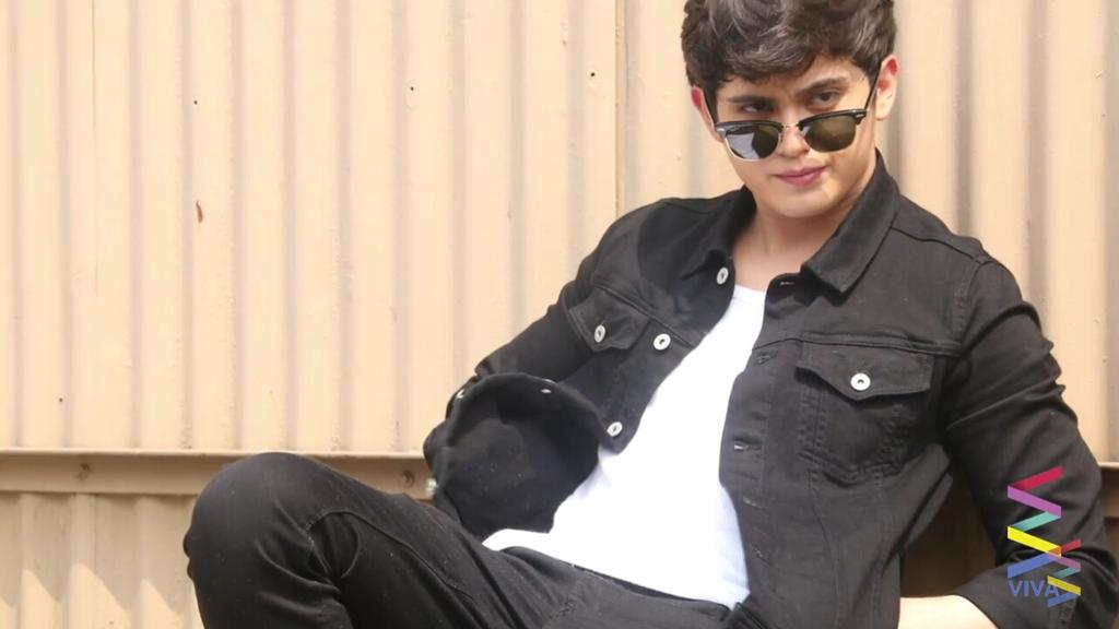 WeLoveJaDine's tweet photo. 300 RTs for James Reid

#OTWOLHopeful 
#PushAwardsJaDines http://t.co/mpiaXA9h9y