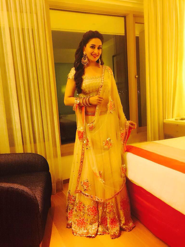 Quimey_vicky's tweet photo. @MadhuriDixit
#TBT #Setbeautifulfree ππππ»ππ» @TeamMadhuriD http://t.co/hs0iWNWDVA