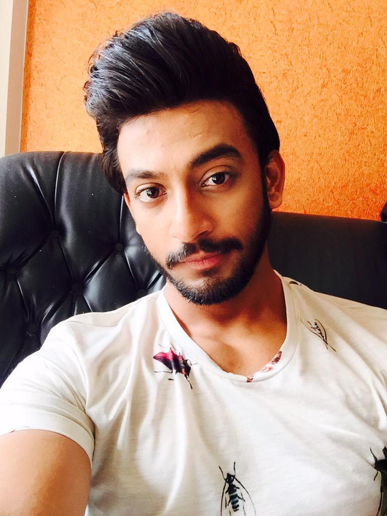 bonysengupta's tweet photo. Shoot fr @Ananda_Din !! Hd a lovely one 😊👍🏻 woop woop 😄😎 http://t.co/kGPHcyqV6c