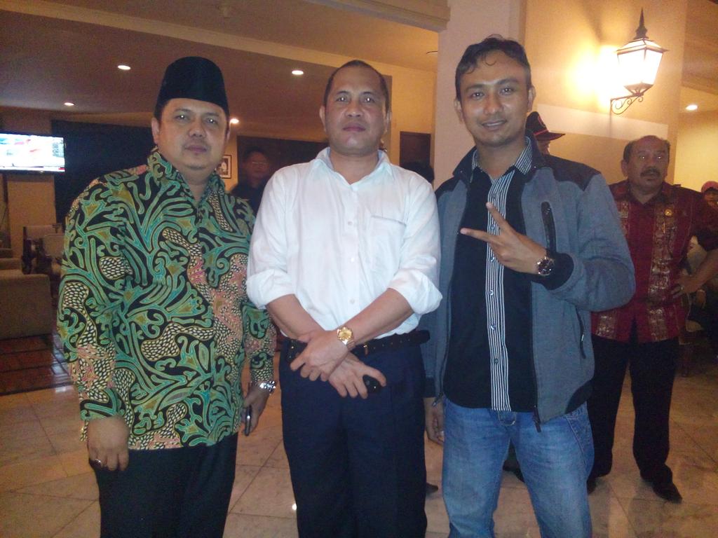 Bersama pak menteri <a href="/marwan_jafar/">Marwan Jafar</a> dan ketua PKB Sumbar <a href="/febbydtbangso/">FDB (efdibi)</a> di The hills hotel bukittinggi
#medsosPKB