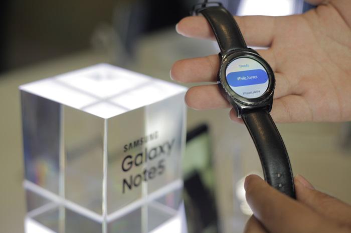 Samsung presenta nuevos gadgets - CQz1ch7W8AAJTta