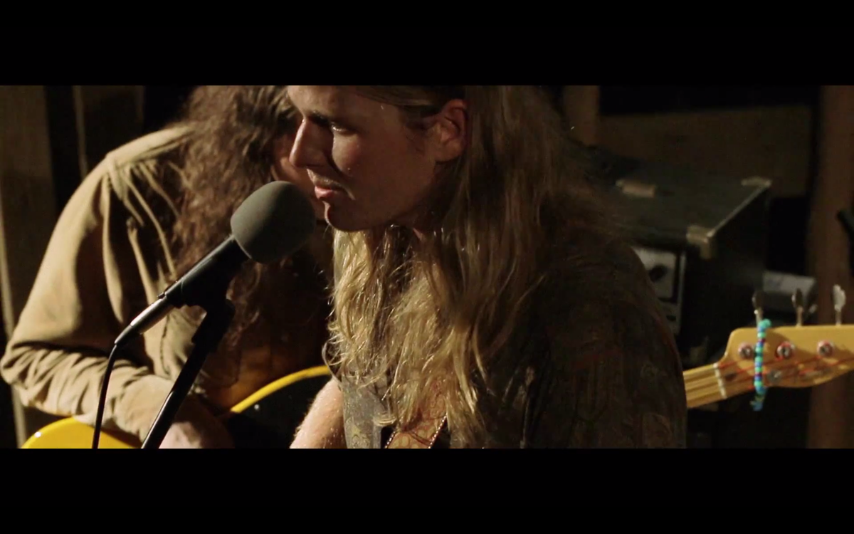SilverPointOmni's tweet photo. New #SilverPointSessions up w/@HearCharlie performing "Takes One" in a barn in #Tennessee https://t.co/zI3oqaGSdV http://t.co/iVc9eYlSoF