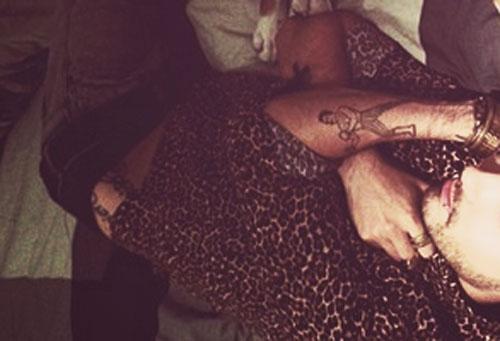 billskaulitzx's tweet photo. Taking a nap with Pumbi. #afterstudio #workhard http://t.co/nboXQZ74qo