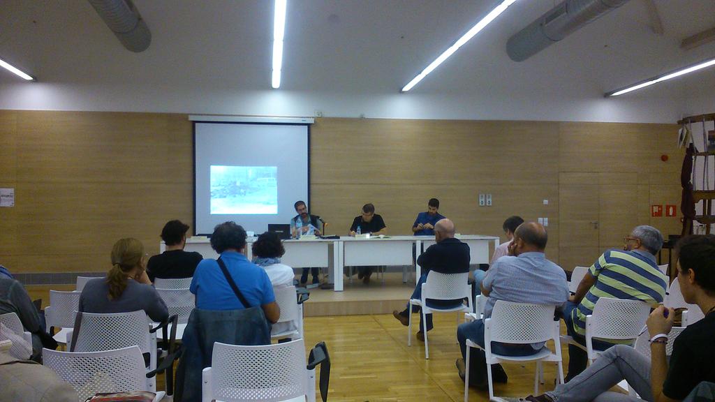 Ivan Bordetas, @manelmarquez i @Mucolitic inicien el cicle del @CEHTerrassa sobre la lluïta veïnal a #Terrassa