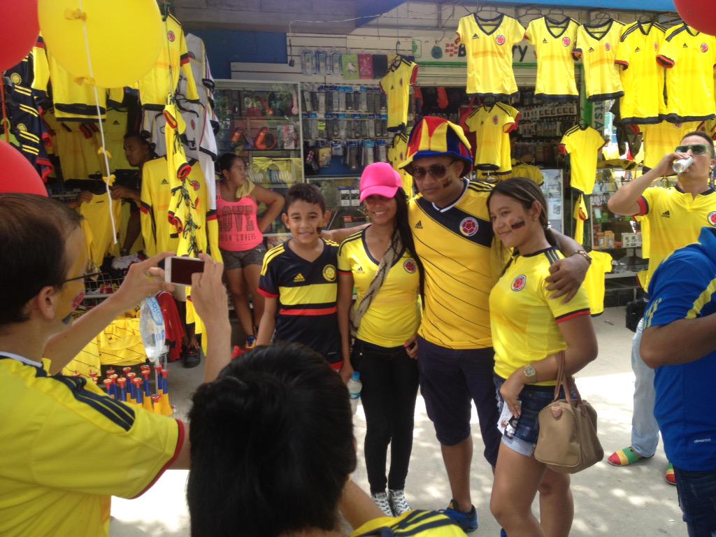 Fans_Mask's tweet image. #HoyEsDiaDeFiesta y el #Metropolitano se pinta la cara de fiesta con #FansMask