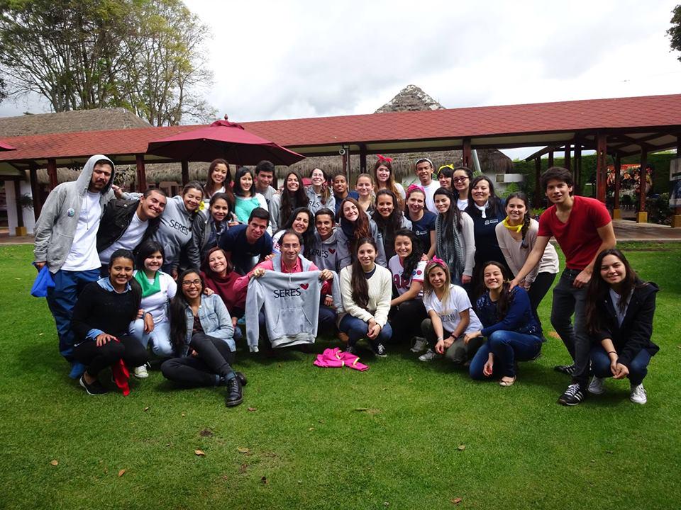 URxunMejorPais's tweet photo. Voluntarios Rosaristas! Haz parte de este gran equipo @SERES_UR http://t.co/nByTkLGjtb