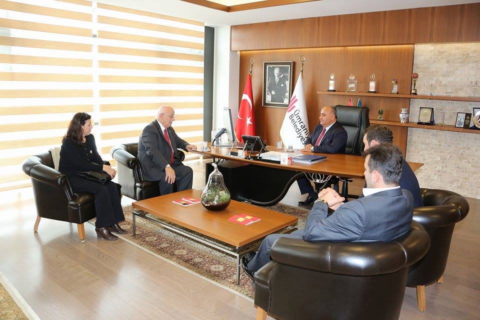 argeumr's tweet photo. İstanbul 1. Bölge Milletvekili adayımız İsmail Kahraman, Belediye Başkanımız Hasan Can'ı makamında ziyaret etti. http://t.co/2H3iHZe22t