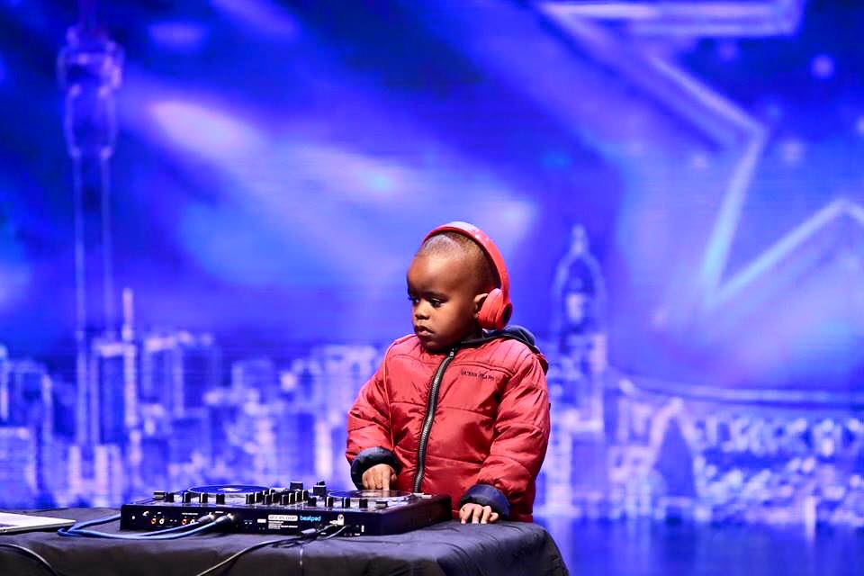This Is Africa (@thisisafricatia) on Twitter photo WATCH: 3 yr-old Dj Arch Jnr spins his way into to <a href="/SAsGotTalent/">SA's Got Talent</a> semi-finals bit.ly/1hsklu8 WATCH: 3 yr-old Dj Arch Jnr spins his way into to <a href="/SAsGotTalent/">SA's Got Talent</a> semi-finals bit.ly/1hsklu8