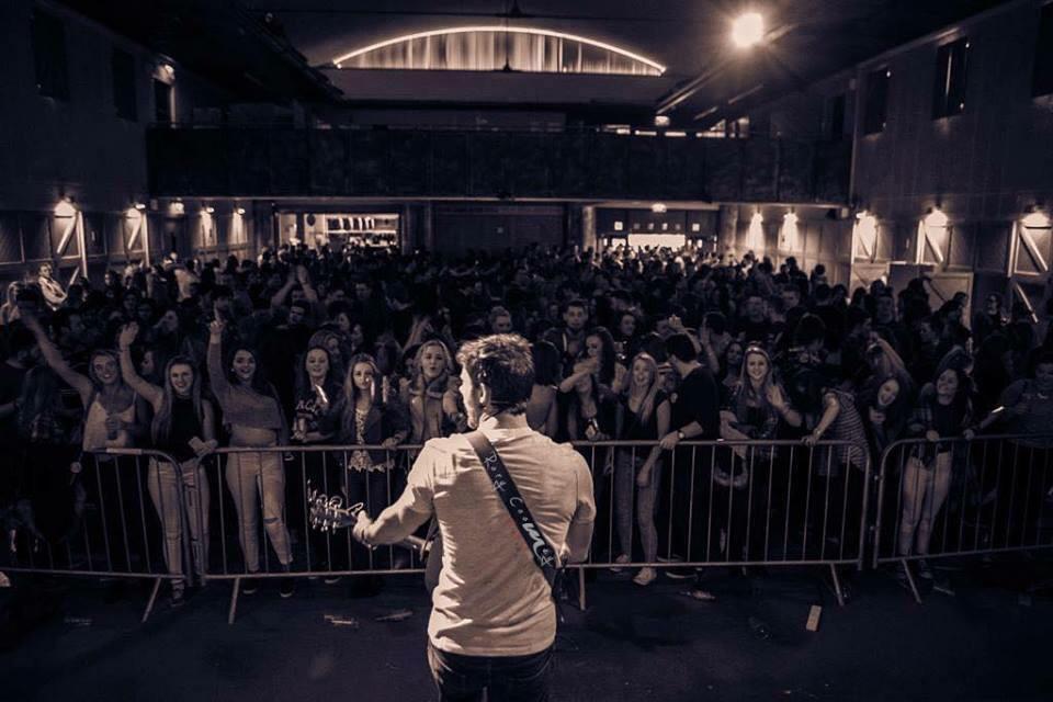 IWeOwnTheNightI's tweet photo. Also on our Line-Up for Corks 1rst Year Ball is the man, myth and legend that is Voice of Ireland Star @fitz_pat http://t.co/HWWKzjhBN3