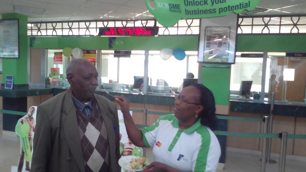 StephenWanjau7's tweet photo. @KCB Othaya It was happy time with our customers #KCBLovesYou  #CSWeek2015  #TBT http://t.co/Hi7Bzk4gpB