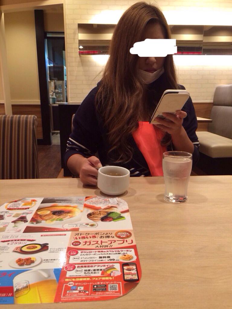 sefre400's tweet photo. まじで最近夜寒いなー！！
てことでガストで女���大生のセフレとあったかいスープ（笑） http://t.co/OHwLSvi3dw