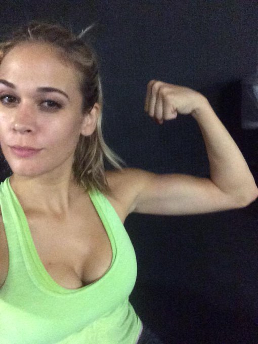 5am workout. GOOD MORNING WORLD! http://t.co/9h9SCjzTkV<a href="/tag/photography"class="tags"><span>#photography</span></a><a href="/tag/blackandwhite"class="tags"><span>#blackandwhite</span></a>