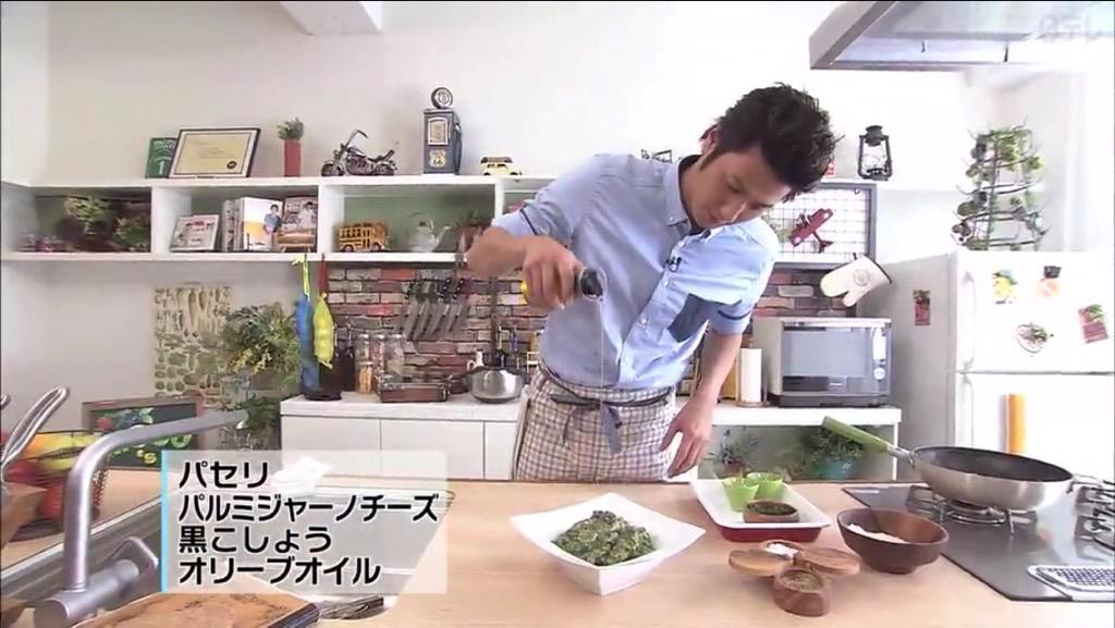 tom パッションウォーク もこニキが調味料の打点の低さに怒ってるとのことなので 速水もこみちさんがどれだけ打点が高いのか Moco Sキッチン映像各種でみてみましょう Mocos Kitchen Http T Co 6kp3grbhog