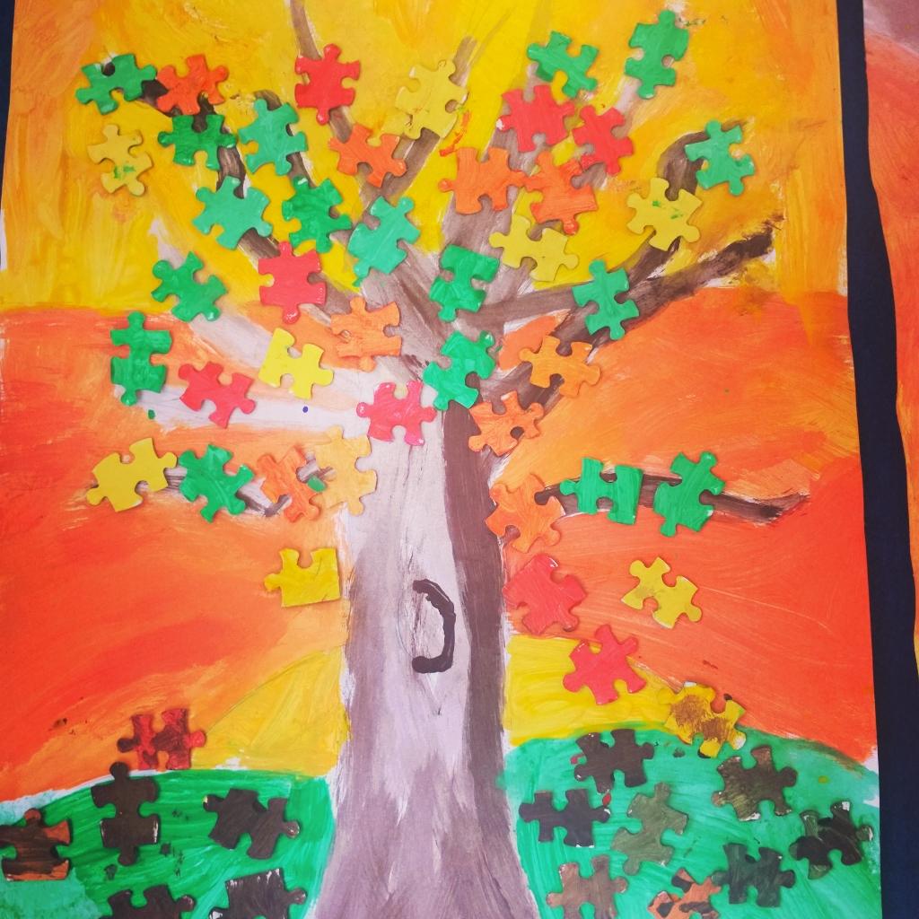 BallinahownNS's tweet photo. #WorldTreeDay today &amp; we made ours from Jigsaw pieces! #SeniorRoom #Art http://t.co/kCIyoLwWX8