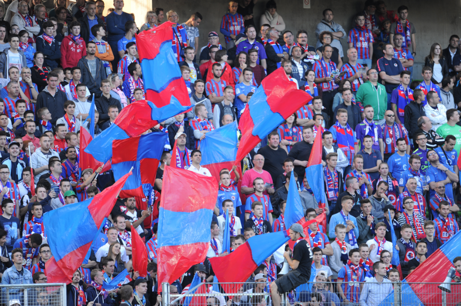 SMCaen's tweet photo. Le @SMCaen_officiel 5ème du classement des tribunes de @Ligue1 http://t.co/BDCJDwASY2 #SMCaen #Ligue1 #TeamSMC http://t.co/MJqHUMGnf1